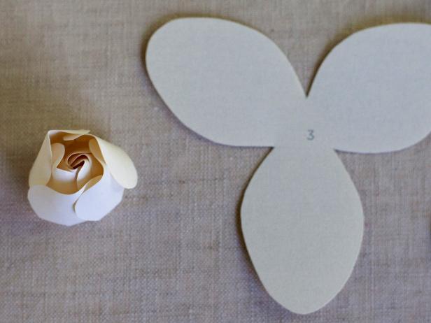 CI-Lia-Griffith_Gardenia-cut-petal-marry-pieces-Step7_4x3 CI-Lia-Griffith_Gardenia-cut-petal-marry-pieces-Step7_4x3