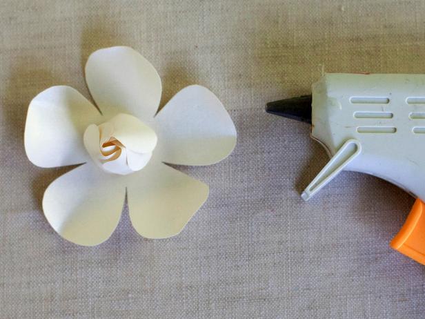 CI-Lia-Griffith_Gardenia-cut-petal-marry-two-pieces-Step6_4x3 CI-Lia-Griffith_Gardenia-cut-petal-marry-two-pieces-Step6_4x3