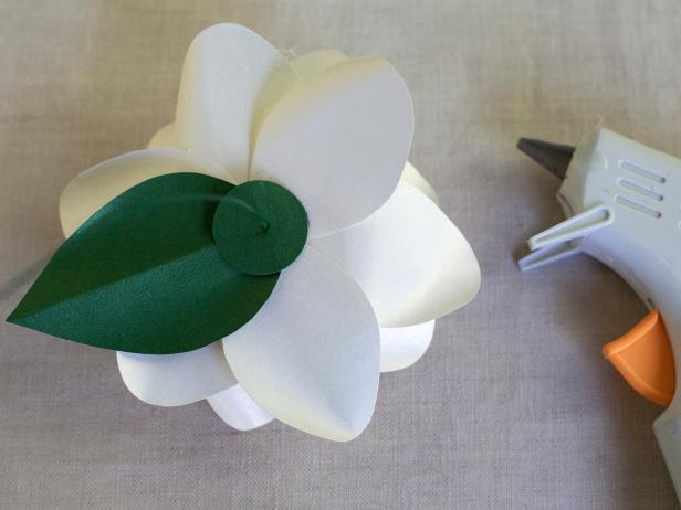 CI-Lia-Griffith_Gardenia-glue-wire-stem-Step20_4x3 CI-Lia-Griffith_Gardenia-glue-wire-stem-Step20_4x3