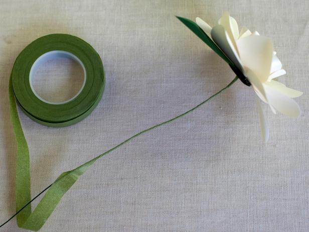 CI-Lia-Griffith_Gardenia-wrap-wire-stem-Step21_4x3 CI-Lia-Griffith_Gardenia-wrap-wire-stem-Step21_4x3