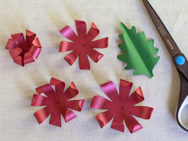 CI-Lia-Griffith_Paper-Mum-cut-outs-curls-step3_4x3 CI-Lia-Griffith_Paper-Mum-cut-outs-curls-step3_4x3