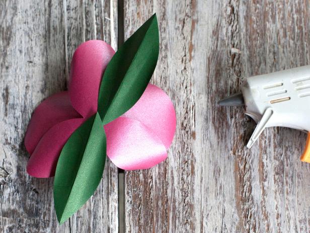 CI-Lia-Griffith_Paper-orchid-glue-leaves-Step5_4x3 CI-Lia-Griffith_Paper-orchid-glue-leaves-Step5_4x3