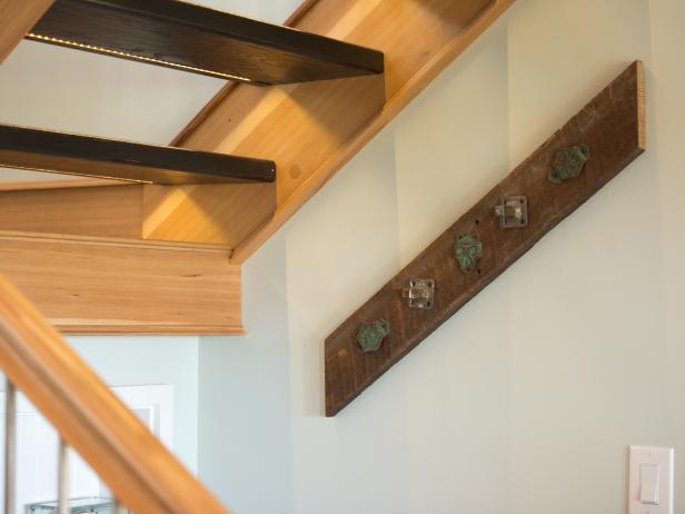 diy_bc13_entryway-07_stair-detail_h diy_bc13_entryway-07_stair-detail_h