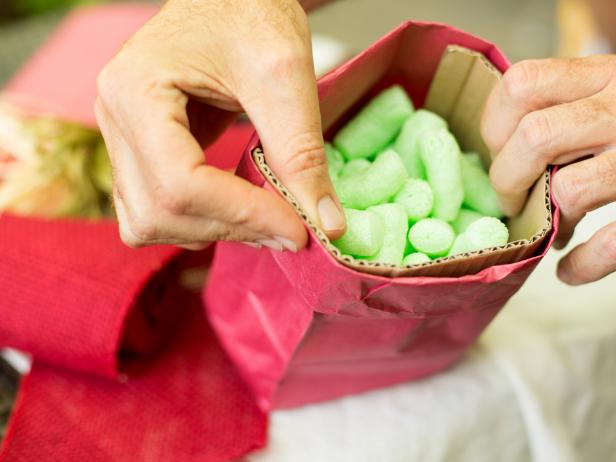 Original-Fruit-Centerpiece_add-pea-foam-peanuts-to-bag-Step5_4x3 Original-Fruit-Centerpiece_add-pea-foam-peanuts-to-bag-Step5_4x3