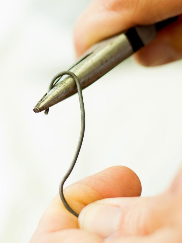 Original-Horseshoe-Placeholder_hook-shape-wire-step2_3x4 Original-Horseshoe-Placeholder_hook-shape-wire-step2_3x4
