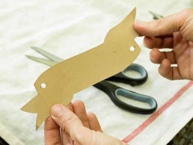 Original-Horseshoe-Placeholder_trace-cut-banner-step5_4x3 Original-Horseshoe-Placeholder_trace-cut-banner-step5_4x3