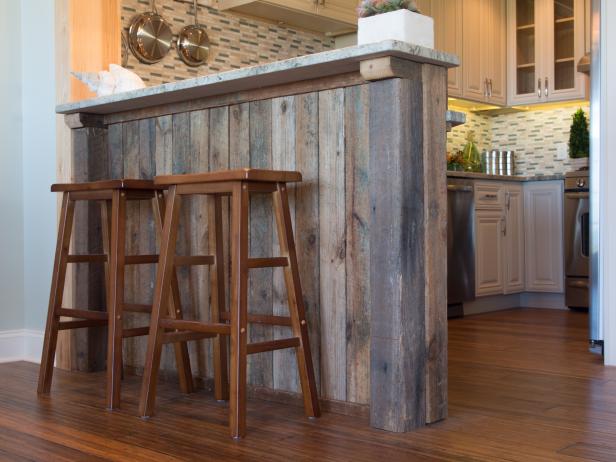 5 Ways to Age Wood for a Weathered Look| Aged Wood, Aged Wood Look, Aged Wood DIY, Weathered Wood DIY, Weathered Wood Stain, DIY Weathered Wood Stain Projects, DIY Weathered Wood Paint, DIY Projects, DIY Home #AgedWood #AgedWoodLook #AgedWoodDIY #WeatheredWoodDIY