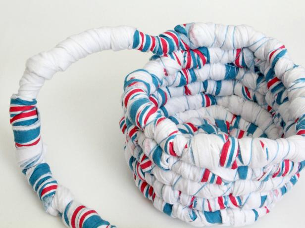 CI-Jess-Abbott_Baskets-made-from-baby-blankets-continue-sides-step18_4x3 CI-Jess-Abbott_Baskets-made-from-baby-blankets-continue-sides-step18_4x3