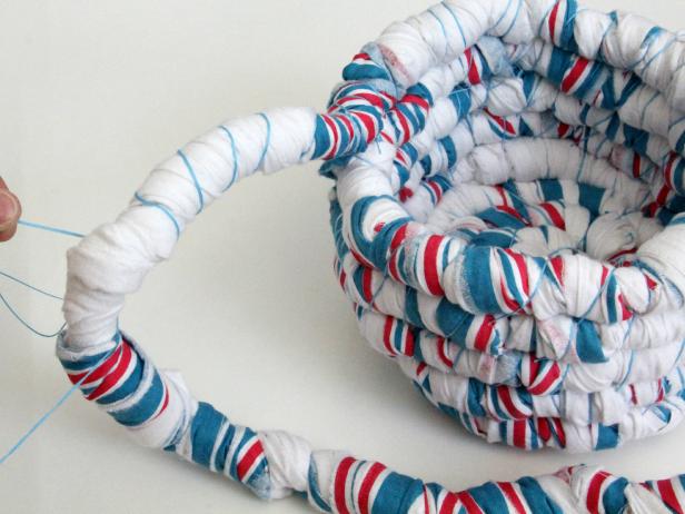 CI-Jess-Abbott_Baskets-made-from-baby-blankets-create-handles-step19_4x3 CI-Jess-Abbott_Baskets-made-from-baby-blankets-create-handles-step19_4x3