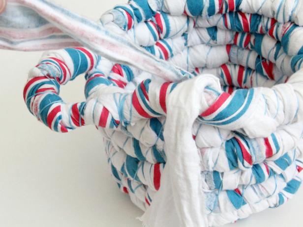 CI-Jess-Abbott_Baskets-made-from-baby-blankets-end-wrapping-step24_4x3 CI-Jess-Abbott_Baskets-made-from-baby-blankets-end-wrapping-step24_4x3