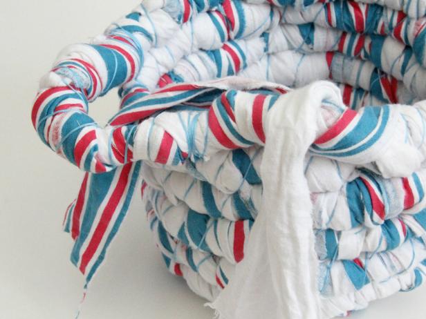 CI-Jess-Abbott_Baskets-made-from-baby-blankets-end-wrapping-step25_4x3 CI-Jess-Abbott_Baskets-made-from-baby-blankets-end-wrapping-step25_4x3