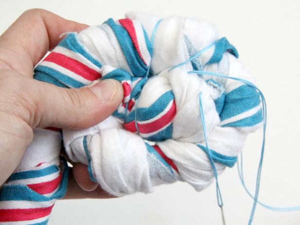 CI-Jess-Abbott_Baskets-made-from-baby-blankets-fold-and-stitch-spiral-step15_4x3 CI-Jess-Abbott_Baskets-made-from-baby-blankets-fold-and-stitch-spiral-step15_4x3