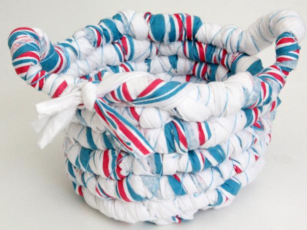 CI-Jess-Abbott_Baskets-made-from-baby-blankets-knotted-end-step28_4x3 CI-Jess-Abbott_Baskets-made-from-baby-blankets-knotted-end-step28_4x3