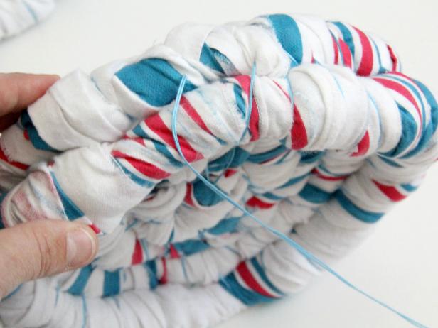 CI-Jess-Abbott_Baskets-made-from-baby-blankets-start-up-sides-step17_4x3 CI-Jess-Abbott_Baskets-made-from-baby-blankets-start-up-sides-step17_4x3