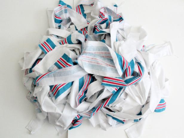 CI-Jess-Abbott_Baskets-made-from-baby-blankets-strips-gathered-step2_4x3 CI-Jess-Abbott_Baskets-made-from-baby-blankets-strips-gathered-step2_4x3