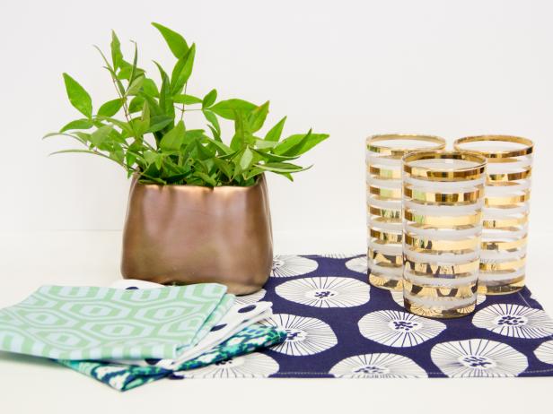 CI-Chelsea-Costa_cloth-napkins-set-of-four-with-plant CI-Chelsea-Costa_cloth-napkins-set-of-four-with-plant