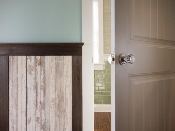 diy_bc13_laundry-room_10_reclaimed-wood-panel_h diy_bc13_laundry-room_10_reclaimed-wood-panel_h