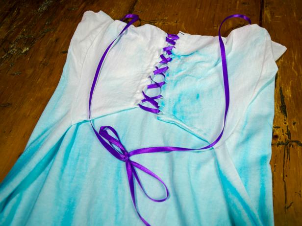 Original_T-Shirt-Dress-corset-thread-lace-thru-holes-step4_h Original_T-Shirt-Dress-corset-thread-lace-thru-holes-step4_h