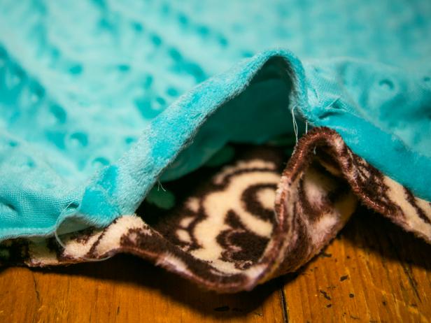 Original_Blue-Baby-Blanket-sew-fabric-together-leave-opening-step4_h Original_Blue-Baby-Blanket-sew-fabric-together-leave-opening-step4_h