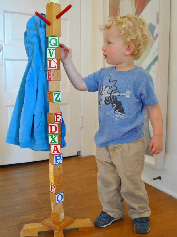 original_building-block-hat-rack-with-kid_v original_building-block-hat-rack-with-kid_v