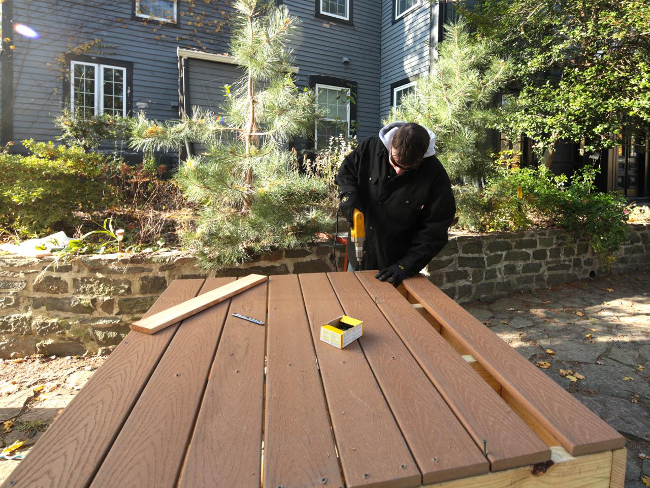 Build a Multilevel Deck For a Kiddie Pool howtos DIY