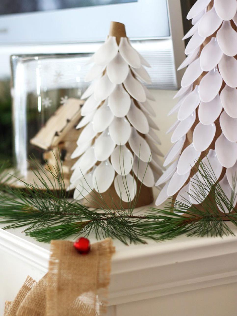 A Rustic Winter Wonderland Christmas Mantel | DIY