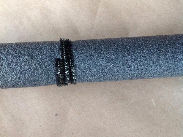CI-Manvi-Drona_Spider-Halloween-Costume-wrap-pipe-cleaner-around-tubes_h CI-Manvi-Drona_Spider-Halloween-Costume-wrap-pipe-cleaner-around-tubes_h