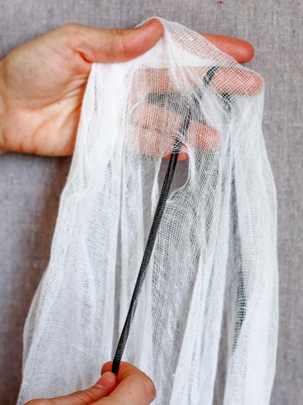 CI-Brittni-Melhoff_Halloween-ghosts-in-tree-string-cheesecloth-step4_v CI-Brittni-Melhoff_Halloween-ghosts-in-tree-string-cheesecloth-step4_v