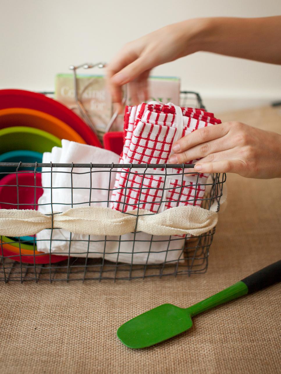 How to Make a Baby Food Making Kit for a Baby Shower DIY