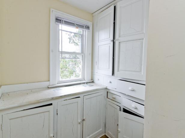 BP_DRHA401__Rehab-Addict-4th-Street-bathroom-vanity-before_h BP_DRHA401__Rehab-Addict-4th-Street-bathroom-vanity-before_h