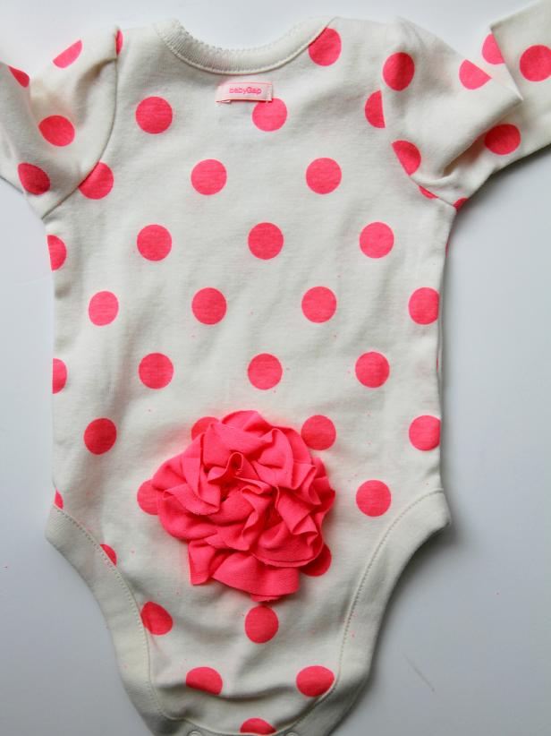 CI-Jess-Abbott_Ruffled-Butt-Onesie-first-ruffle-sewn-on10_h CI-Jess-Abbott_Ruffled-Butt-Onesie-first-ruffle-sewn-on10_h