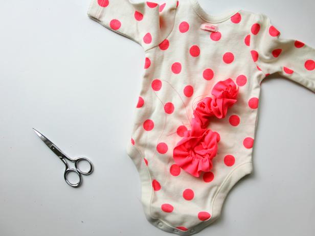 CI-Jess-Abbott_Ruffled-Butt-Onesie-wrap-first-ruffle8_h CI-Jess-Abbott_Ruffled-Butt-Onesie-wrap-first-ruffle8_h