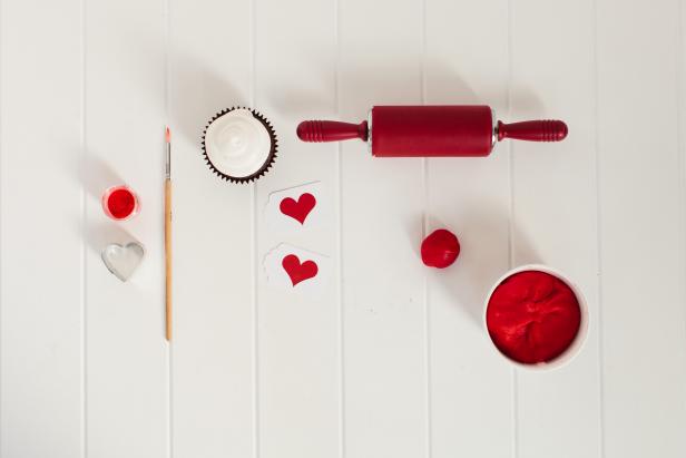 CI_TomKat-Studio-Teen-Valentines-Day-Fondant-Ball_s4x3 CI_TomKat-Studio-Teen-Valentines-Day-Fondant-Ball_s4x3