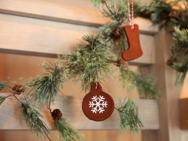 CI-Laurie-March_Scandanavian-Christmas-Cinnamon-ornaments-beauty_h CI-Laurie-March_Scandanavian-Christmas-Cinnamon-ornaments-beauty_h