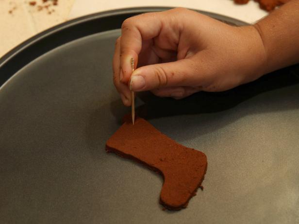 CI-Laurie-March_Scandanavian-Christmas-Cinnamon-ornaments-step7_h CI-Laurie-March_Scandanavian-Christmas-Cinnamon-ornaments-step7_h
