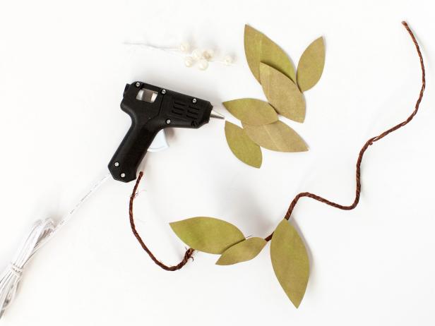 Original-TomKat_Christmas-bayleaf-garland-step4_h Original-TomKat_Christmas-bayleaf-garland-step4_h