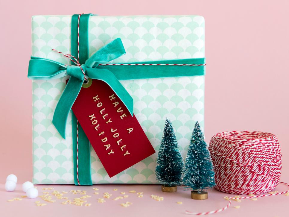 Holiday Gift Wrapping Ideas DIY