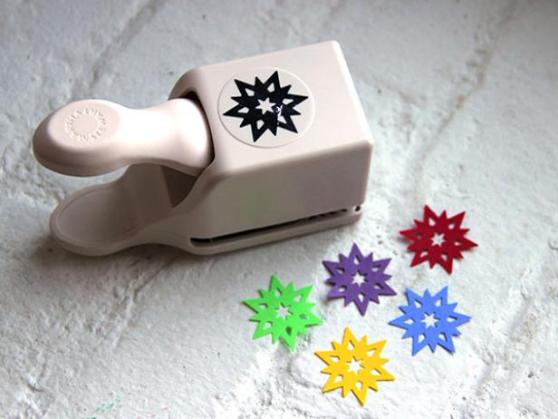 CI-Ellen-Foord_Christmas-cone-tree-snowflake-punch-step1_h CI-Ellen-Foord_Christmas-cone-tree-snowflake-punch-step1_h