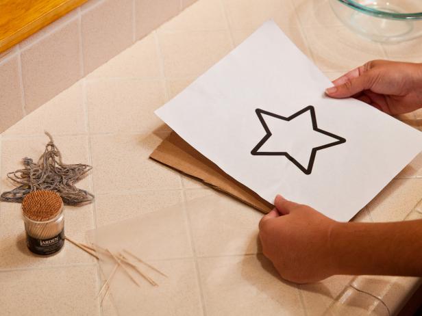 CI-Laurie-March_Christmas-Yarn-Star-step1_h CI-Laurie-March_Christmas-Yarn-Star-step1_h
