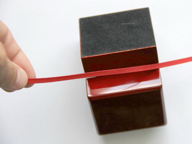 CI-Jess-Abbott_Christmas-ornament-engagement-ring-box-step5_h CI-Jess-Abbott_Christmas-ornament-engagement-ring-box-step5_h