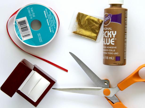 CI-Jess-Abbott_Christmas-ornament-engagement-ring-box-tools-and-materials_h CI-Jess-Abbott_Christmas-ornament-engagement-ring-box-tools-and-materials_h