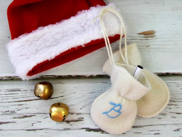 CI-Jess-Abbott_Baby-mitten-Christmas-tree-ornament-step9a_h CI-Jess-Abbott_Baby-mitten-Christmas-tree-ornament-step9a_h