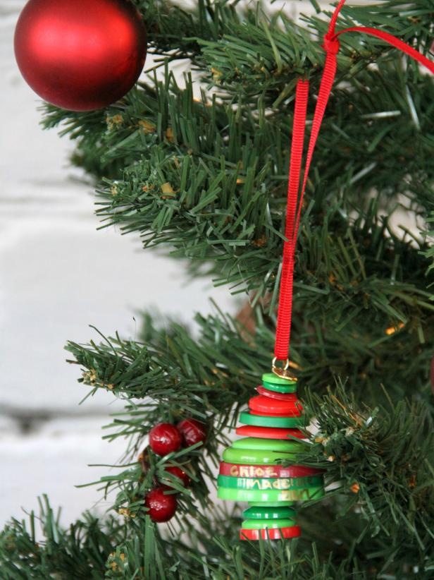 CI-Jess-Abbott_Christmas-tree-ornament-made-from-buttons-step10_h CI-Jess-Abbott_Christmas-tree-ornament-made-from-buttons-step10_h