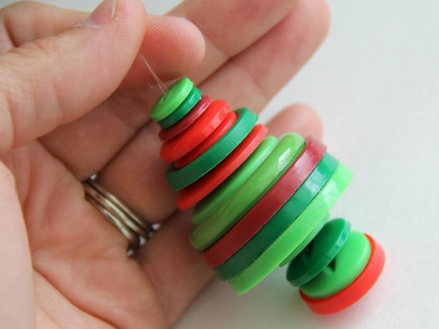 CI-Jess-Abbott_Christmas-tree-ornament-made-from-buttons-step6_h CI-Jess-Abbott_Christmas-tree-ornament-made-from-buttons-step6_h