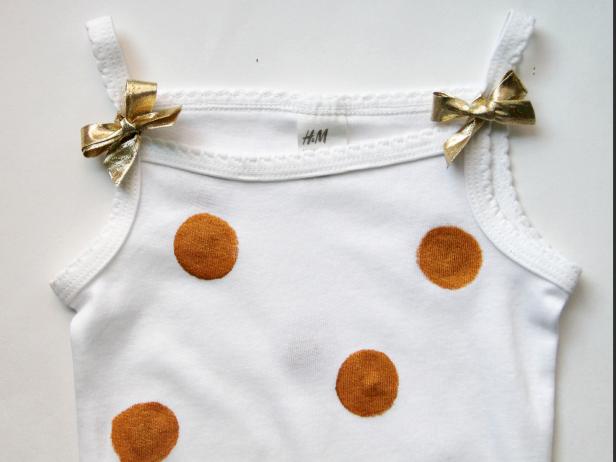CI-Jess-Abbott_Gold-polka-dot-onesies-bows-tied_h CI-Jess-Abbott_Gold-polka-dot-onesies-bows-tied_h