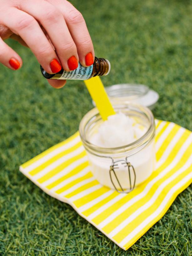 CI-Rennai-Hoefer_lemon-sugar-scrub-add-essense_v CI-Rennai-Hoefer_lemon-sugar-scrub-add-essense_v