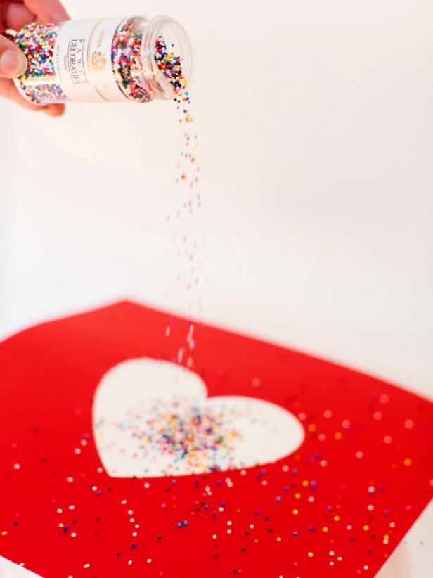 CI-Rennai-Hoefer_sprinkles-cake-pouring-on-heart_v CI-Rennai-Hoefer_sprinkles-cake-pouring-on-heart_v