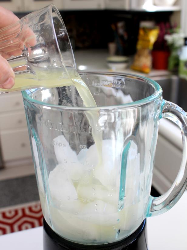 CI-Michelle-Kim_Mamagarita-recipe-pour-lemon-juice-into-blender_v CI-Michelle-Kim_Mamagarita-recipe-pour-lemon-juice-into-blender_v