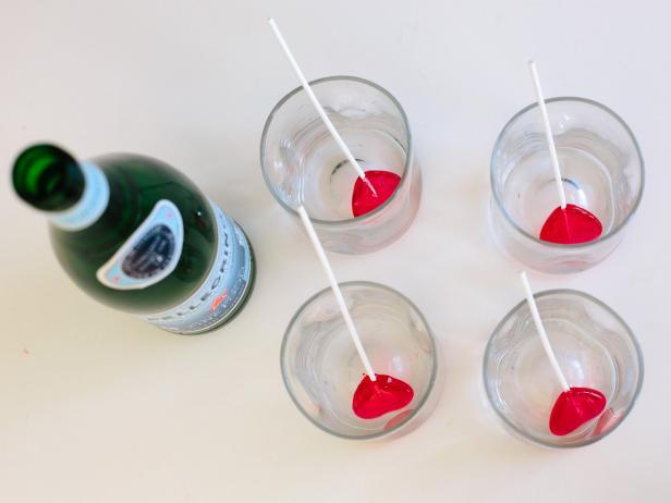CI-Michelle-Kim_cocktail-lollipops-in-glasses_h CI-Michelle-Kim_cocktail-lollipops-in-glasses_h