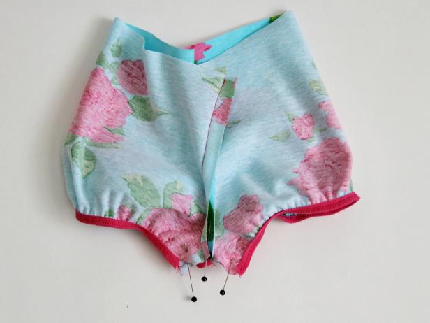 CI-Jess-Abbott_Baby-Bloomers-pin-bottom-together12_h CI-Jess-Abbott_Baby-Bloomers-pin-bottom-together12_h